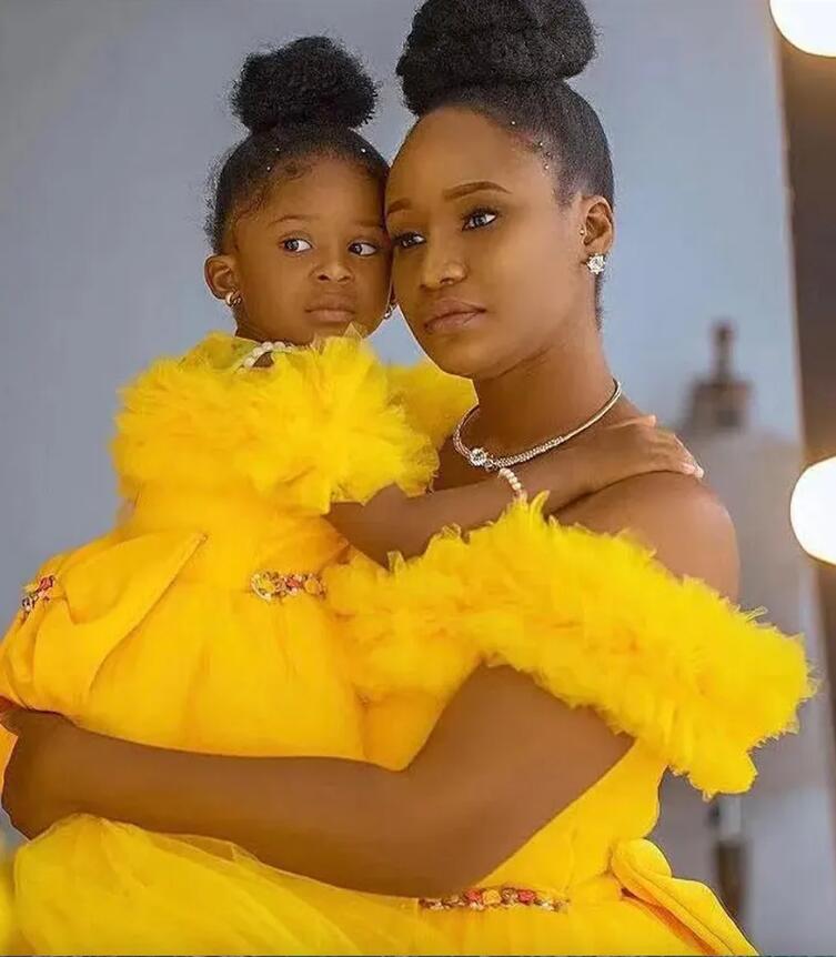 Jaune Hors L'épaule Robe De Soirée Correspondante Fille Mère MGD102 – Image 5