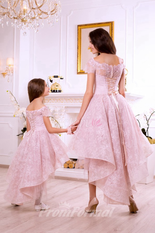 Alternative view of Rose Dentelle Haute-Basse Robe De Soirée Correspondante Mère-Fille MGD129