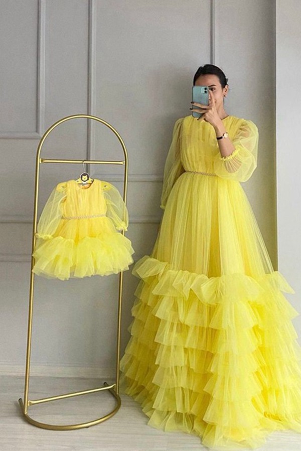 Robes De Soirée Assorties En Tulle Jaune à Manches Longues Pour Mère Et Fille MGD180