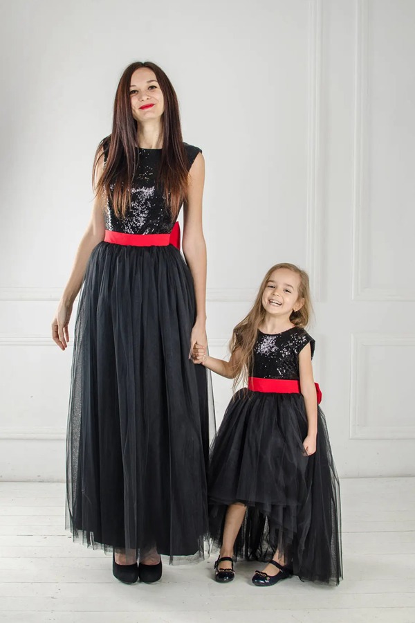 Robes De Bal Assorties à Sequins Noirs Pour Mère Et Fille MGD186