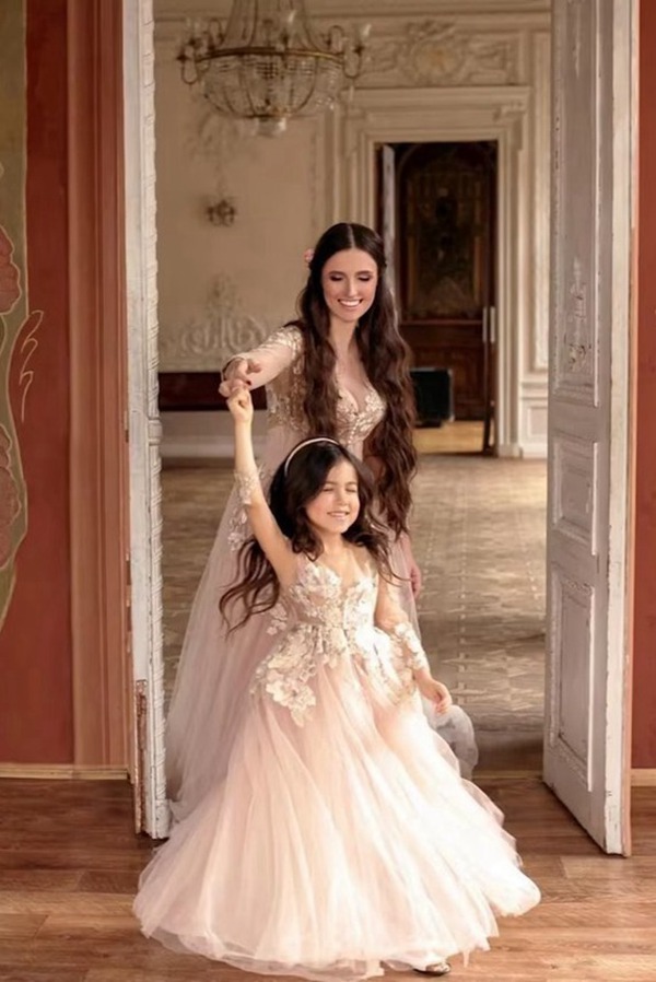 Robes De Fête Mère-Fille En Tulle Et Dentelle à Manches Longues MGD205