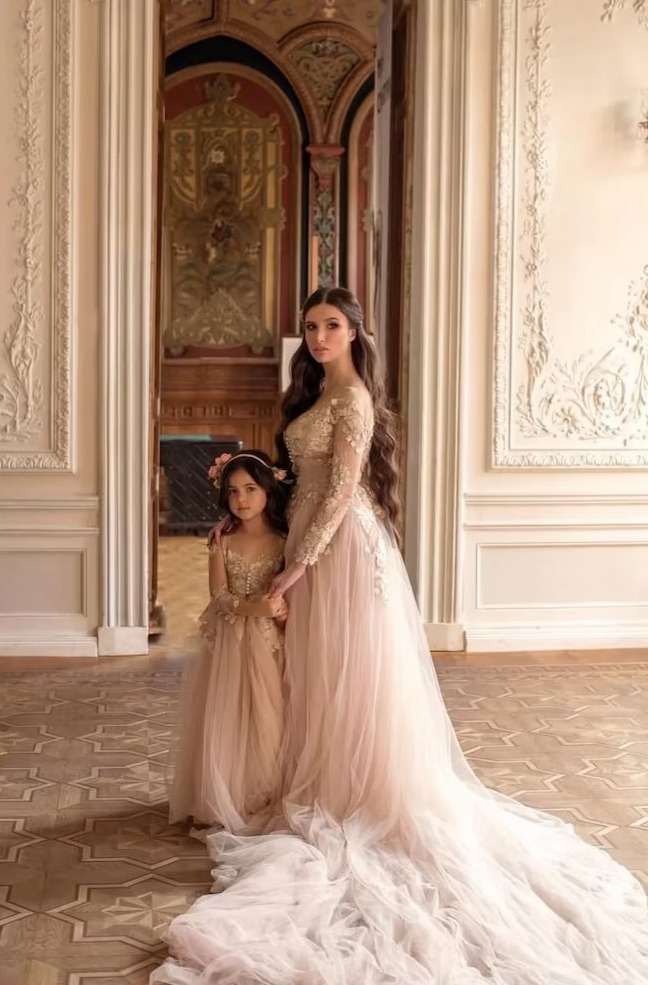 Robes De Fête Mère-Fille En Tulle Et Dentelle à Manches Longues MGD205 – Image 3