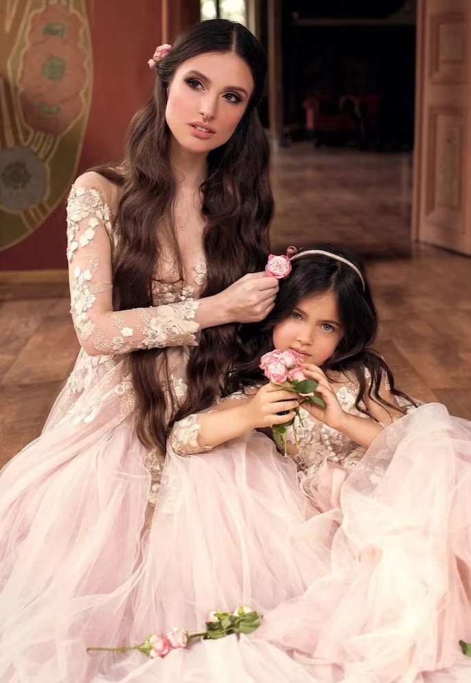 Robes De Fête Mère-Fille En Tulle Et Dentelle à Manches Longues MGD205 – Image 4
