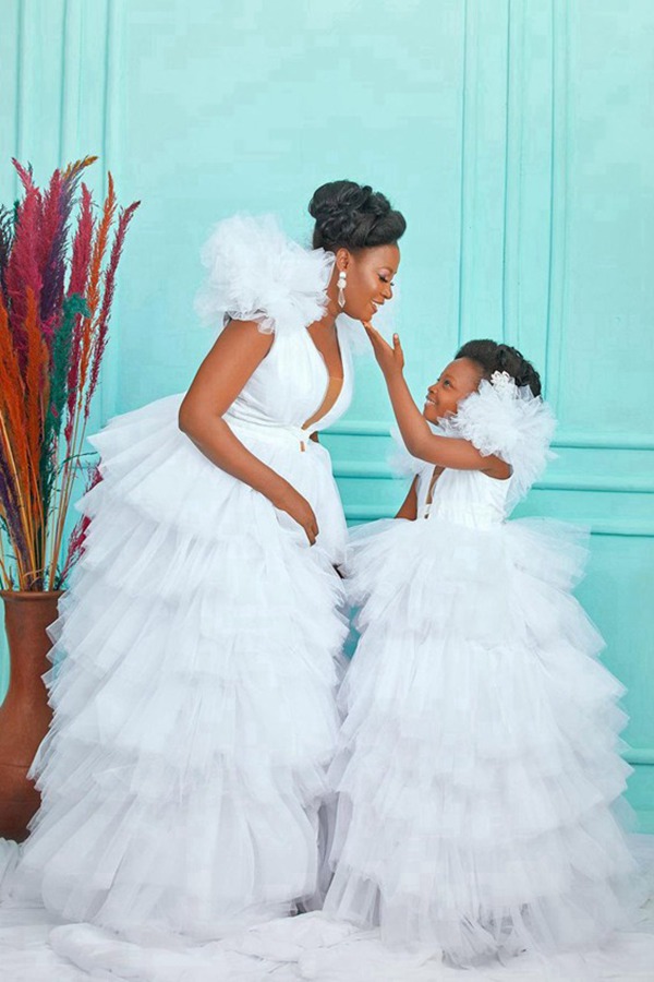 Robes Blanches à Volants Assorties Pour Mère Et Fille MGD215 – Image 3