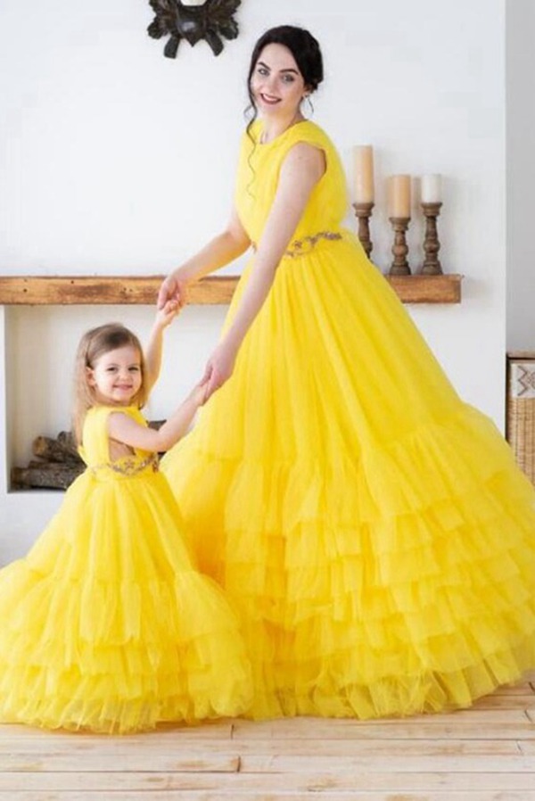 Robes Assorties Jaunes à Volants Pour Mère Et Fille MGD216