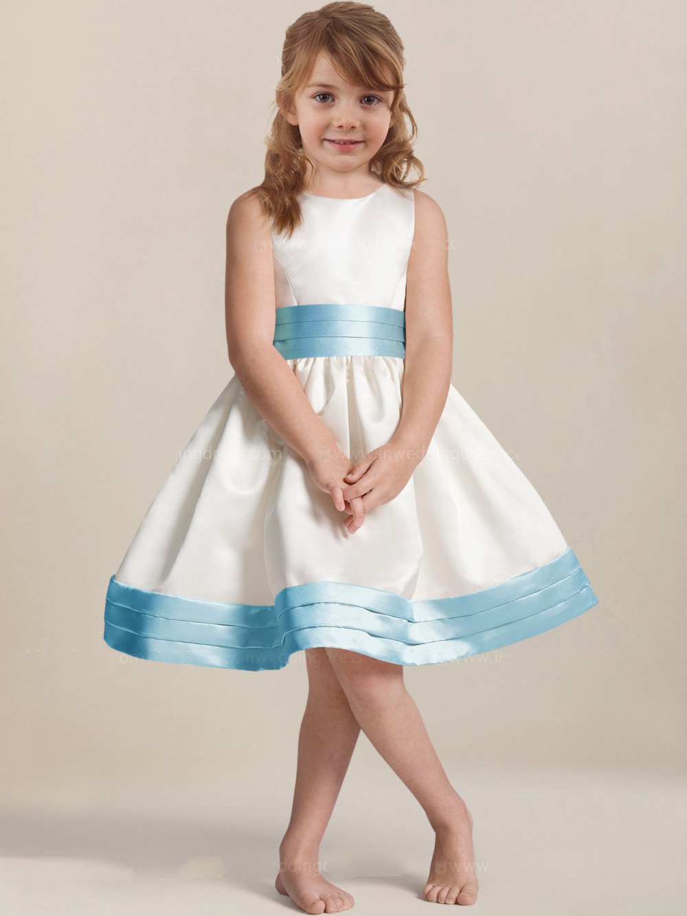 Robe De Demoiselle D'honneur Blanche En Satin, Coupe Trapèze, Longueur Genou FGD493 – Image 4