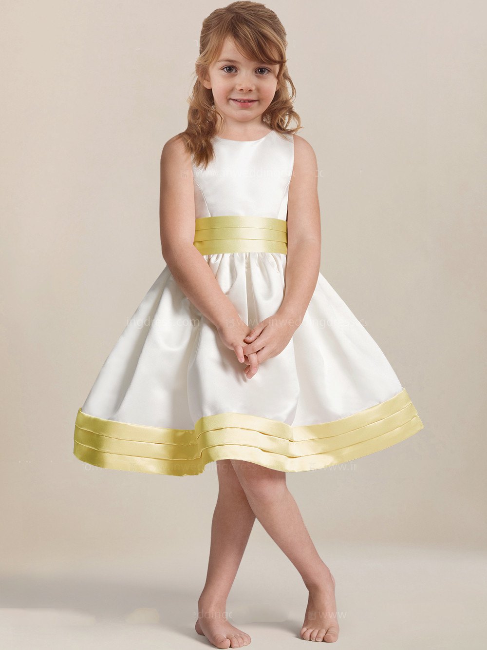 Robe De Demoiselle D'honneur Blanche En Satin, Coupe Trapèze, Longueur Genou FGD493 – Image 6